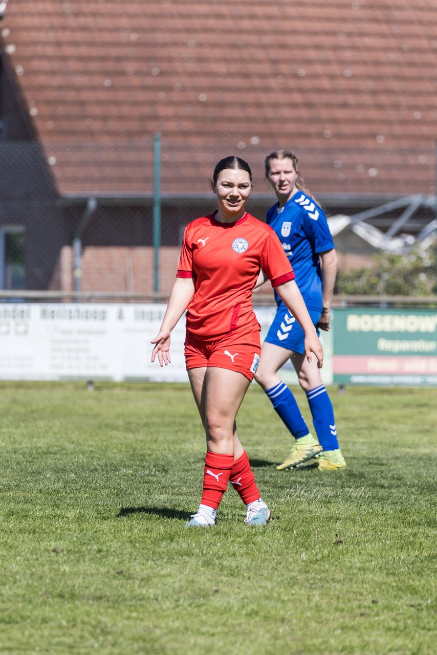 Bild 381 - F TSV Zarpen - Holstein Kiel II : Ergebnis: 2:6